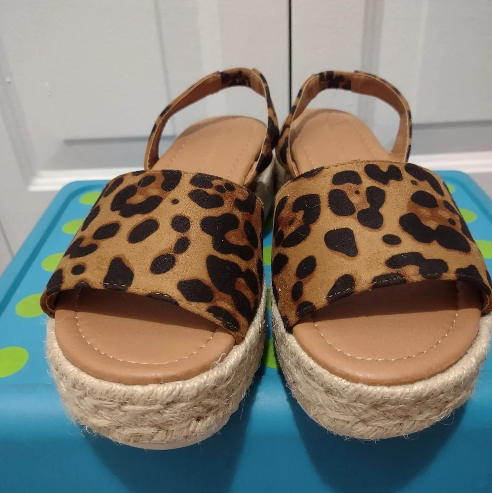 Leopard Print Espadrille Peep Toe Platform Sandals New Size 6